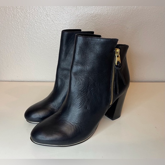 Elliott Lucca Women’s Black Leather Ankle Heels Boots Size 6.5 - Picture 2 of 11